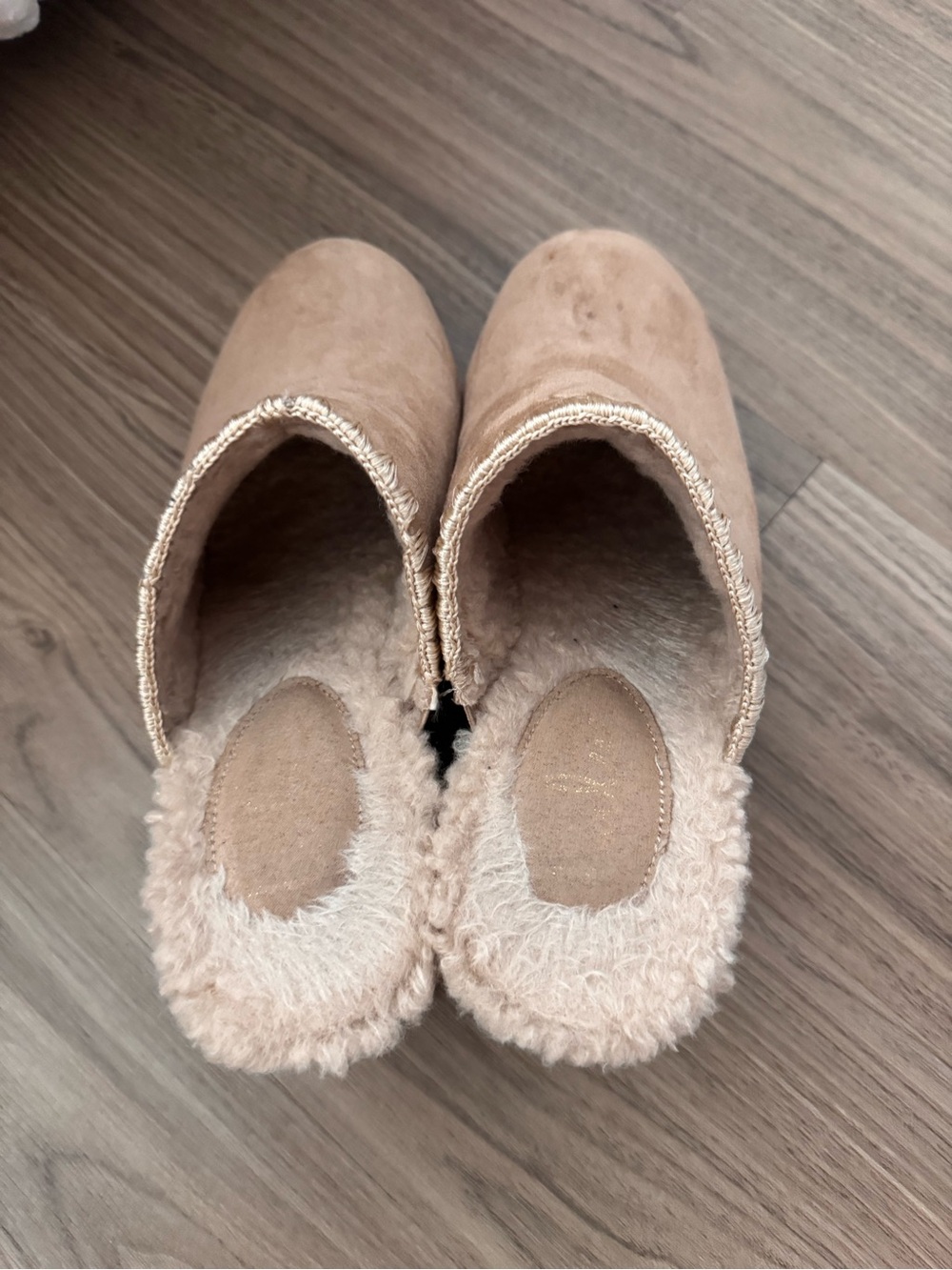 Fuzzy well worn clogs women size 10